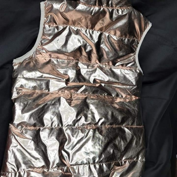 Vest - Picture 4 of 9